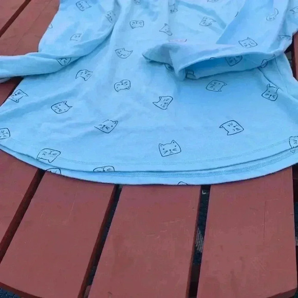 (five for $25) Justice summerweight, long sleeve Tee w cat pattern & rounded hem - Picture 4 of 6